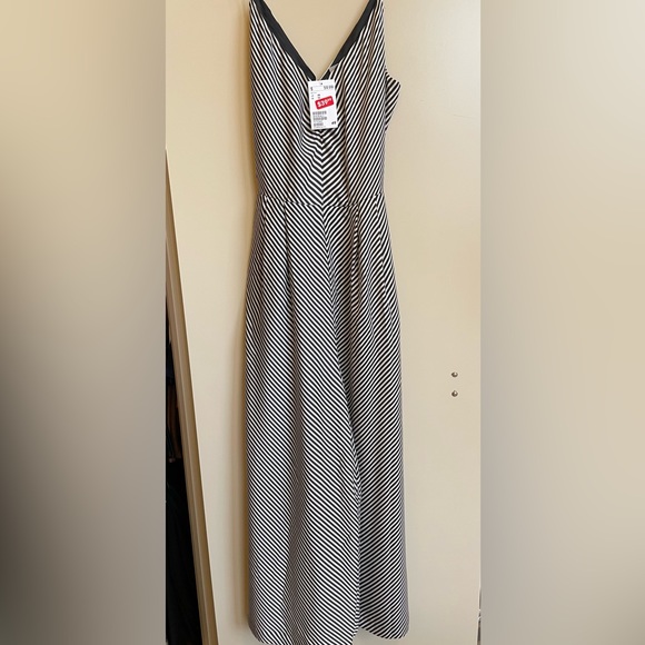 H&M jumpsuit. WITH POCKETS!! - Picture 1 of 4